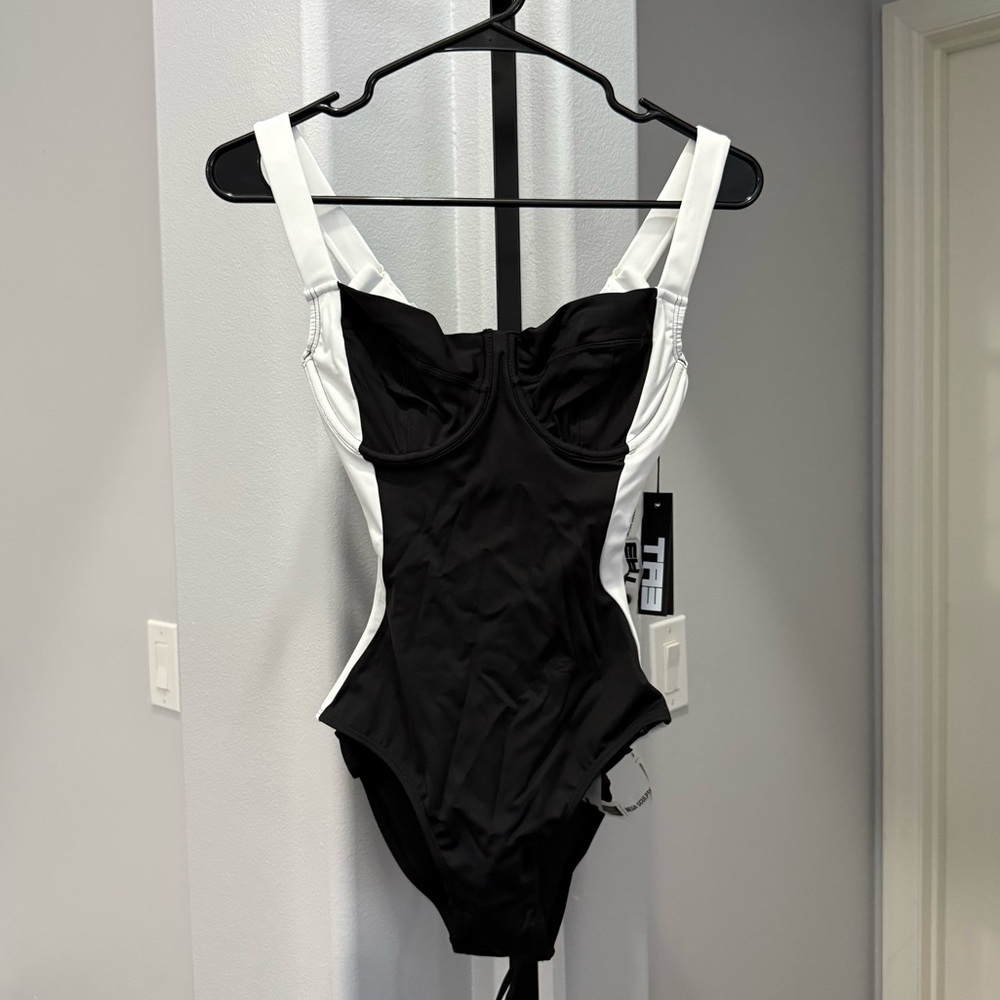TA3 Lifty Contour Black And White One Piece Reg/Long Shapewear Swimsuit XS D/DD - Picture 1 of 8